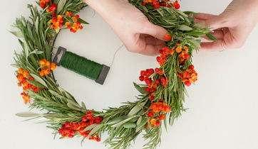 Make a Sophisticated Natural Wreath for Fall and&nbsp;Winter