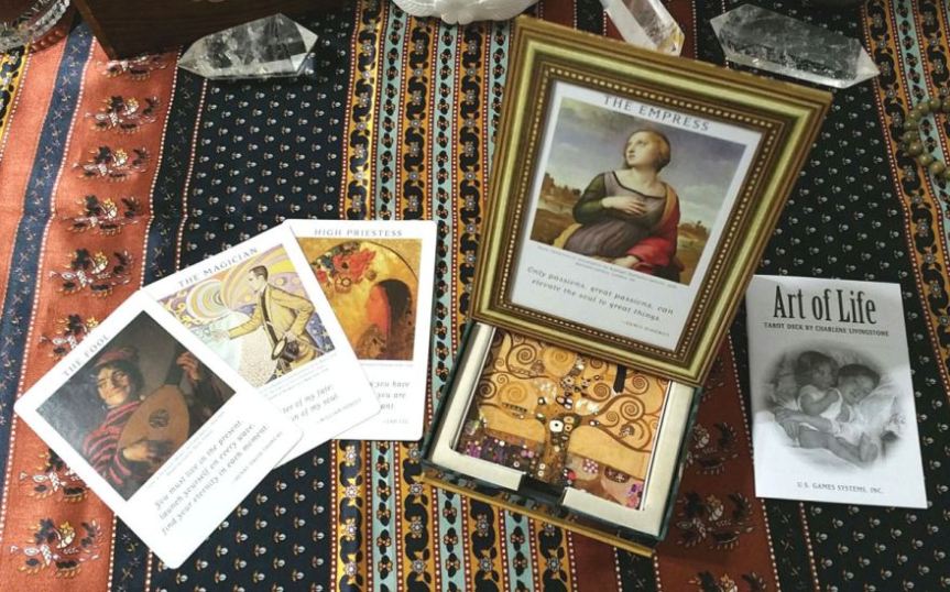 Art of Life Tarot 03 Box as Stand