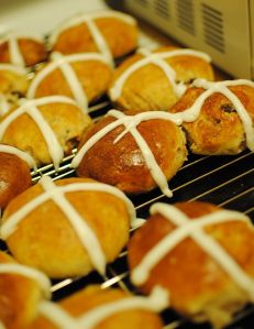 640px-Homemade_Hot_Cross_Buns