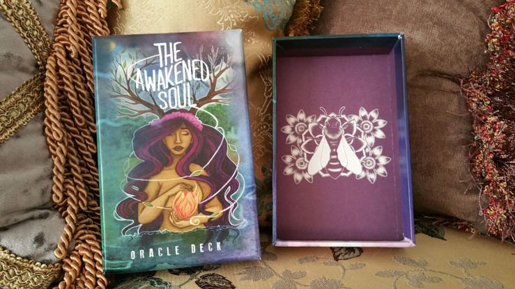 awakened-soul-oracle-cards-02-box