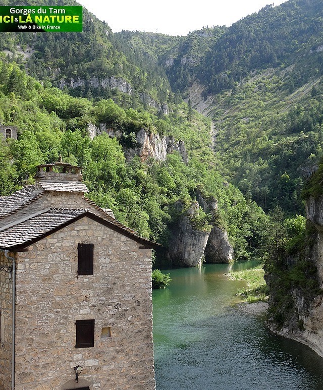 05-hiking-tour-mountain-france