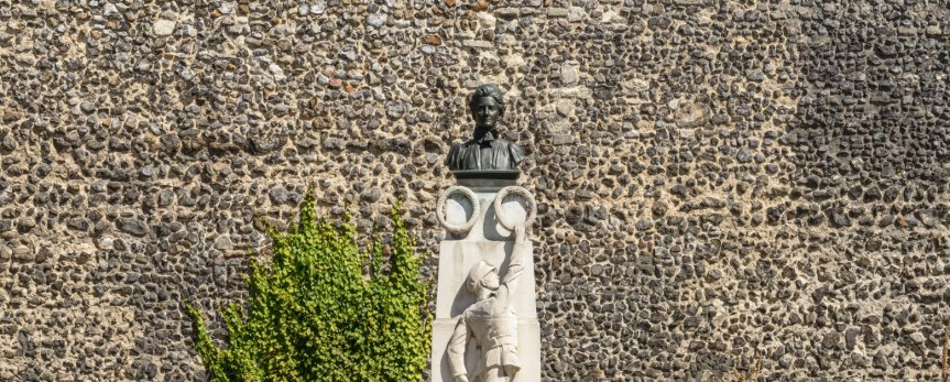 8 Statues of Courageous Women in&nbsp;History