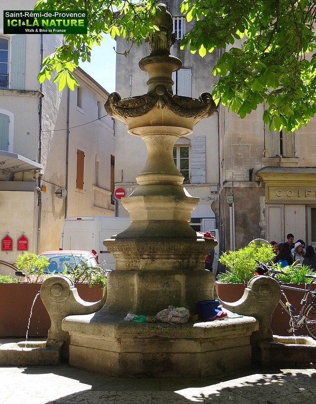 47-fountain-saint-remy-provence