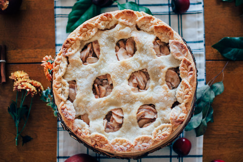 Warm Up Fall With an Apple Pie Party at&nbsp;Home