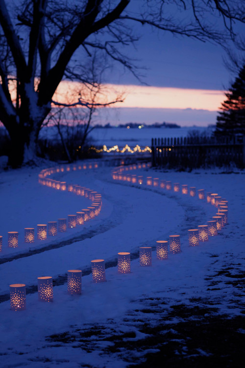10 Ways to Decorate With Outdoor Christmas&nbsp;Lights