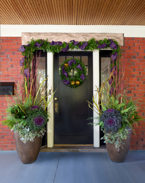 9 Porch Decorating Ideas to Use From Thanksgiving to New&nbsp;Year’s