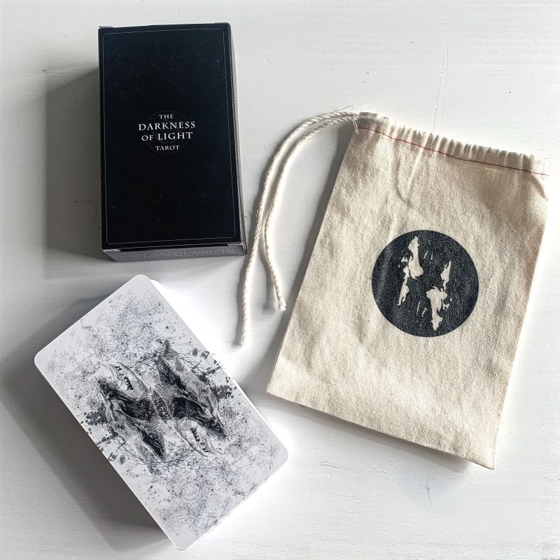 Darkness of Light Tarot review — Pappa&nbsp;Squirrel